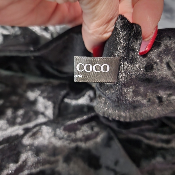 Black Velvet Skater Skirt - S - Picture 4 of 4